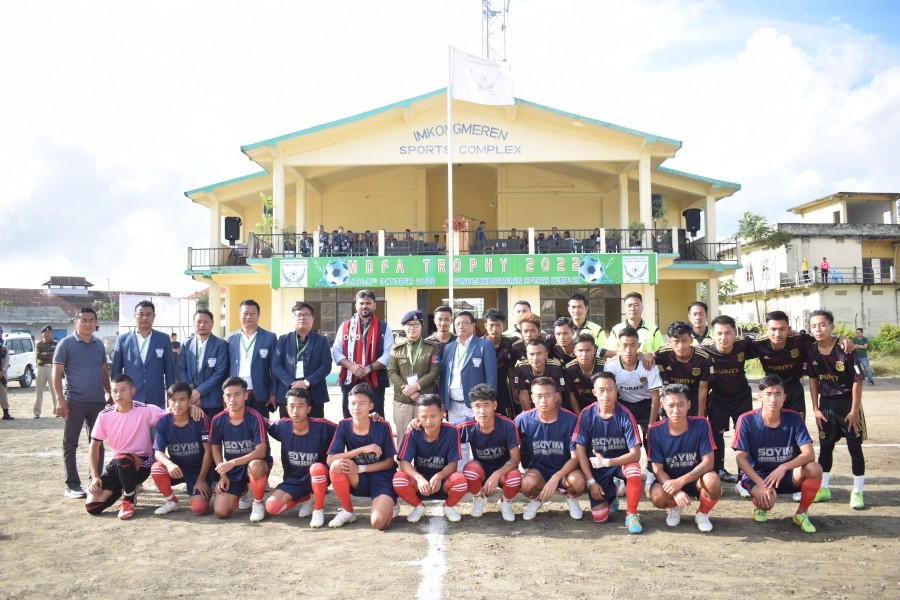 Players of Sports Society Suyim and Revenant FC along with members of MDFA and guests at Imkongmeren Sports Complex, Mokokchung on October 11. (Morung Photo)